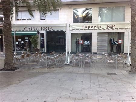 Toldos Peñalver sillas de una cafetería 