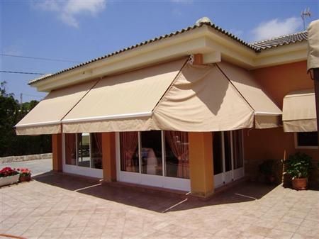 Toldos Peñalver toldo beige de local